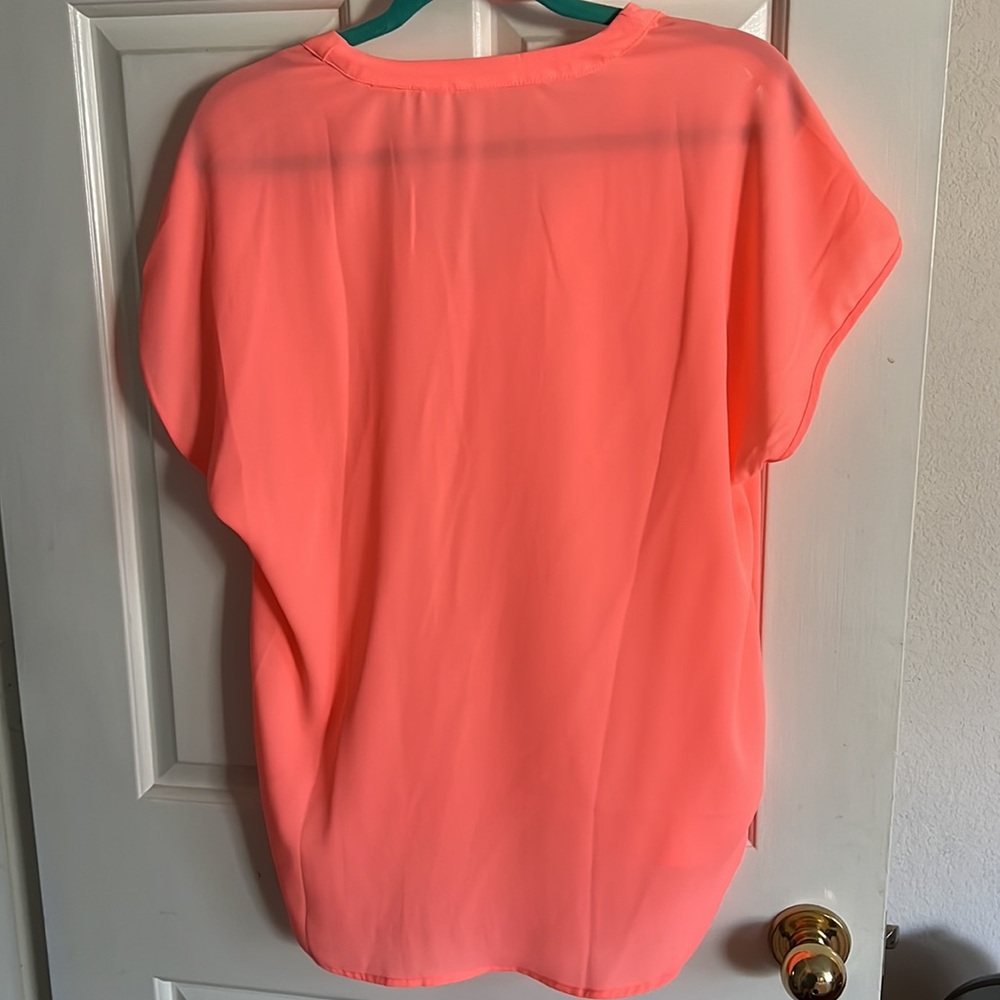 Lily White v neck top - Picture 4 of 4